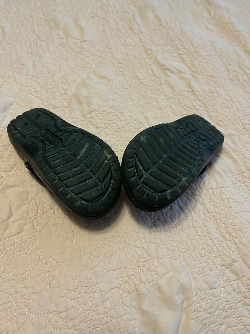 CROCS Black Clog with Multicolor Faux-Fur Lining